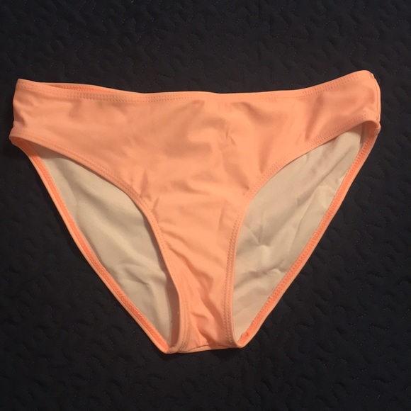 Bikini - Picture 3 of 3